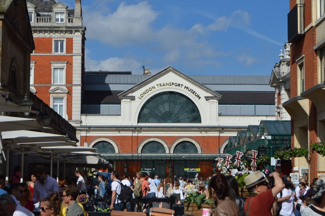 Fachada do London Transport Museum em Covent Garden, fotografia de arquivo de 2017